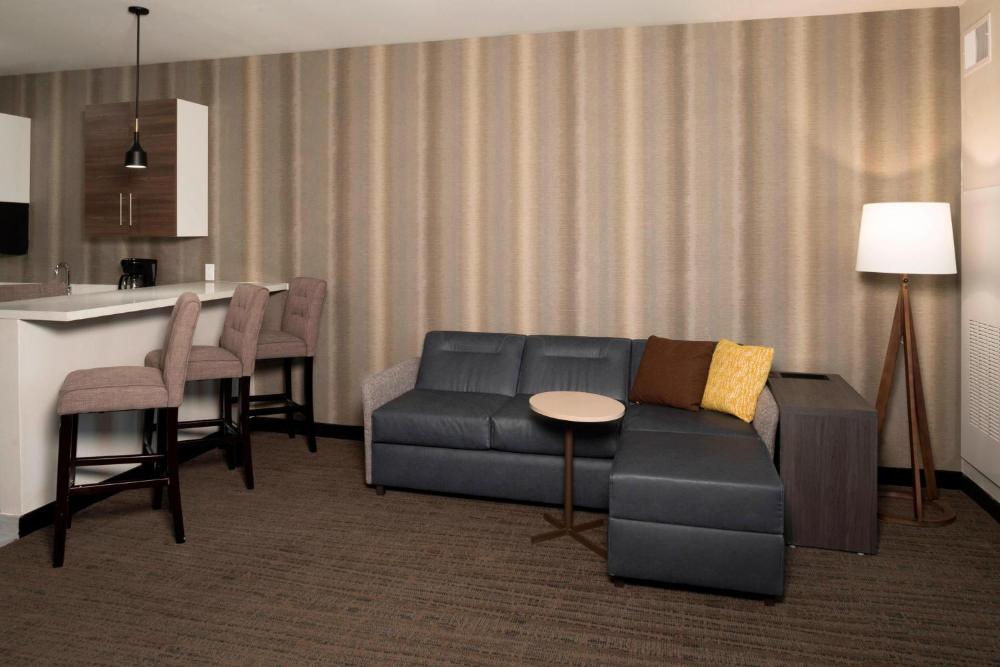 Studio with Two Queen Beds/Sofa Bed/City View - Mobility Accessible with Tub interior